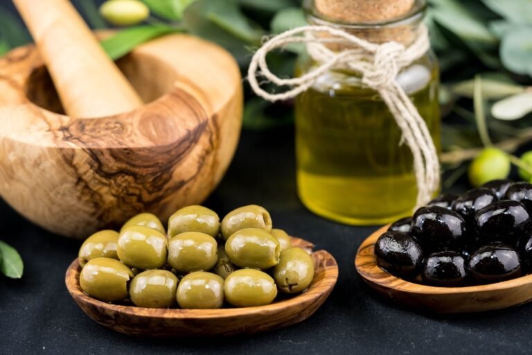 Where to Buy the Best Saudi Olives and Olive Oil in Riyadh: Types, Uses & Prices 2025